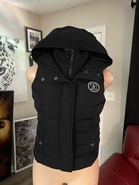 Abercrombie & Fitch Black Quilted Hooded Puffer Vest logo patch winter staple